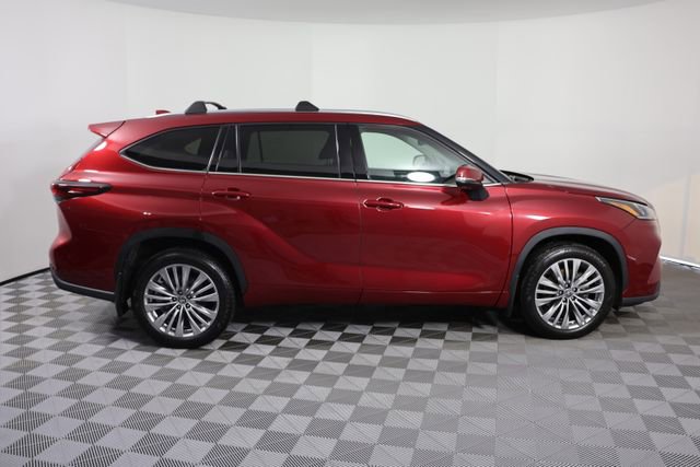 Used 2024 Toyota Highlander Platinum image 9
