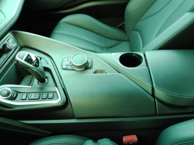 Used 2019 BMW i8 Roadster image 34