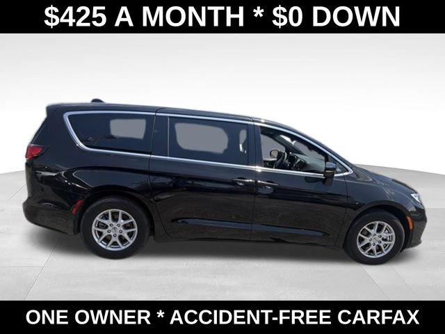 Used 2025 Chrysler Pacifica Select FWD image 7