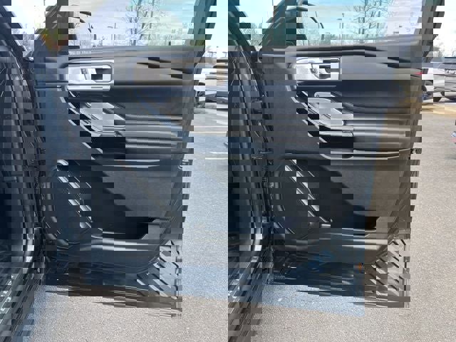 Used 2023 Ford Explorer Platinum w/ Technology Package image 23