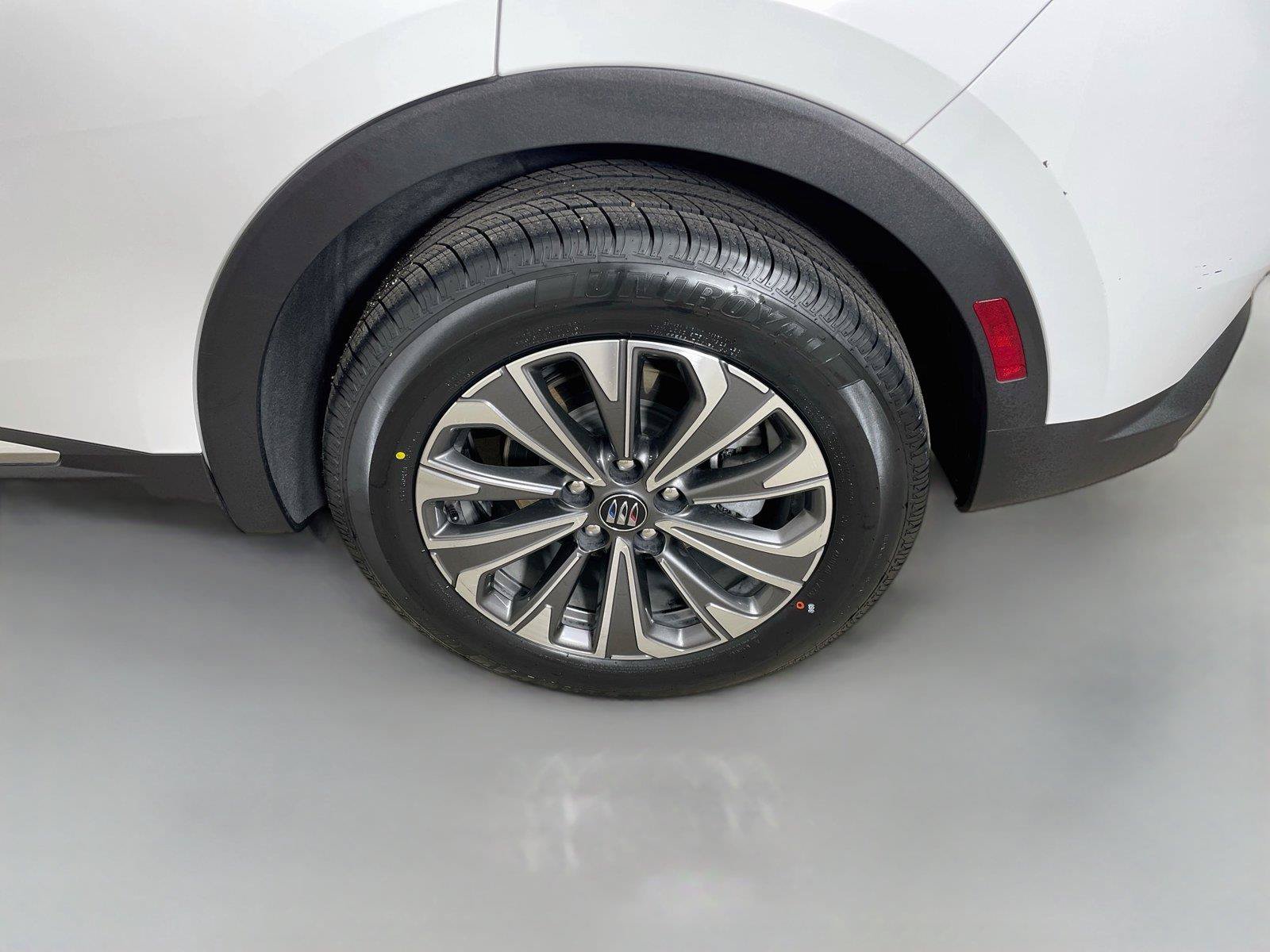 Used 2024 Buick Envision Preferred AWD/4WD image 27