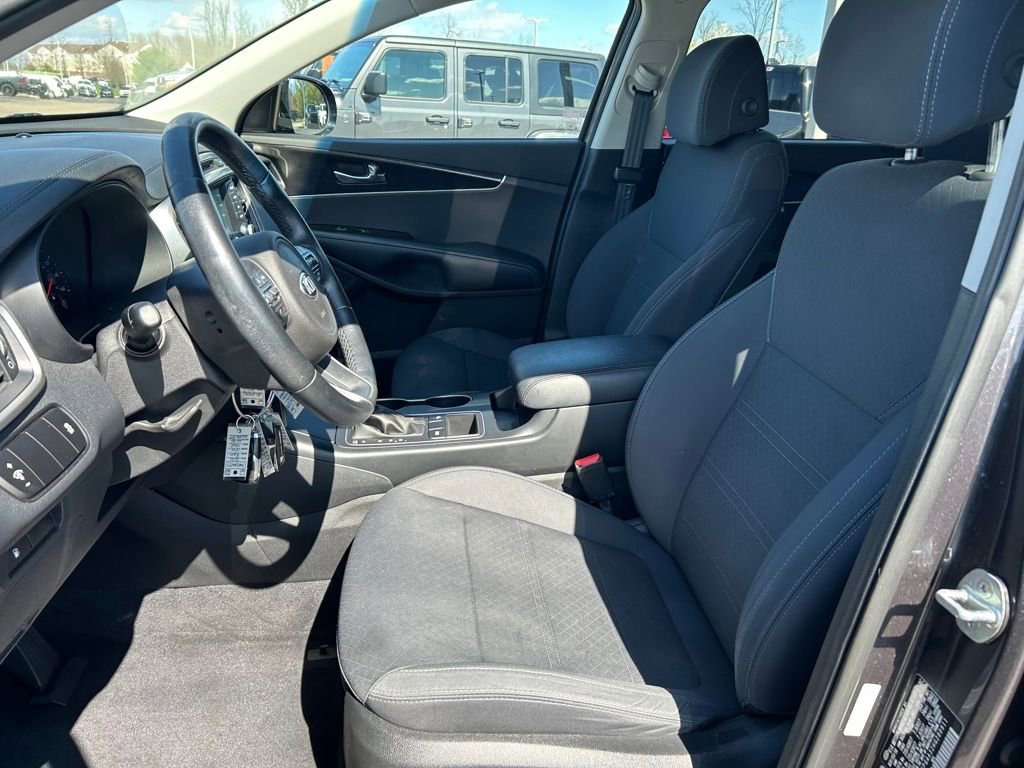 Used 2017 Kia Sorento LX w/ LX Convenience Package image 21