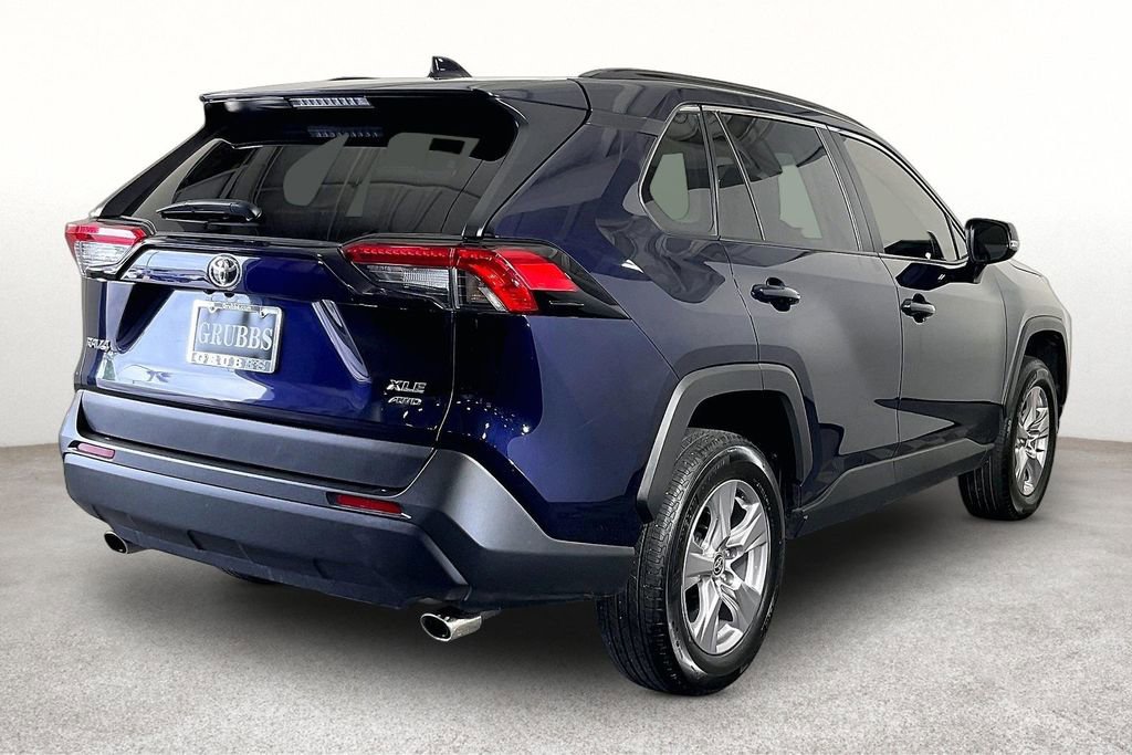 Used 2025 Toyota RAV4 XLE AWD/4WD image 2