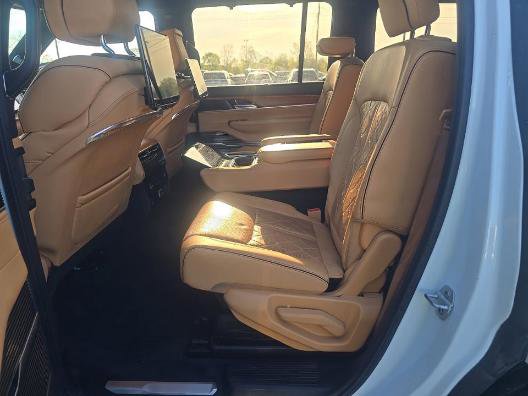 Used 2023 Jeep Grand Wagoneer Series III w/ Rear Seat Video Group 1 AWD/4WD image 9