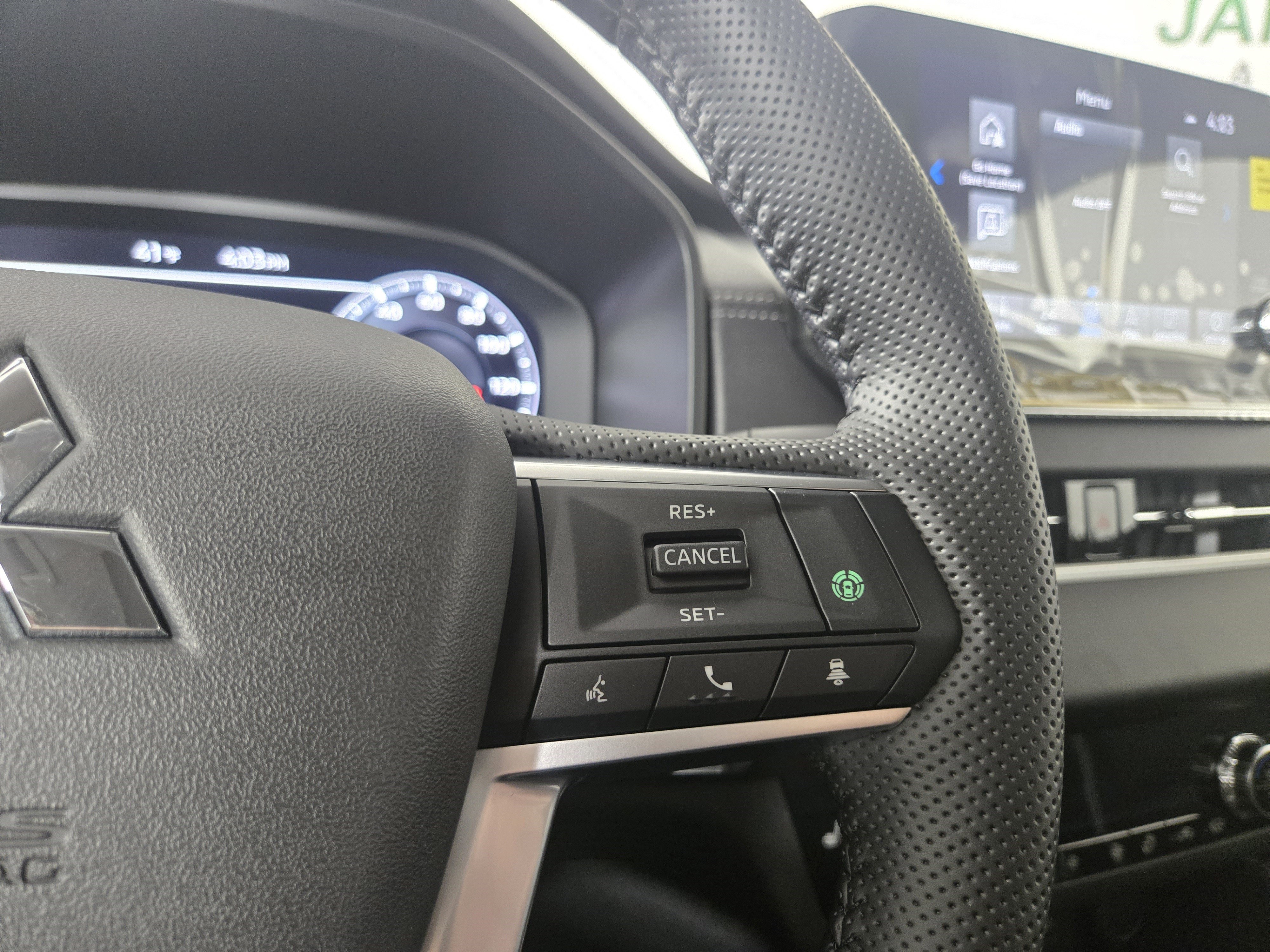 New 2025 Mitsubishi Outlander SE image 16