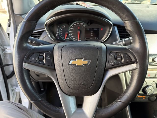 Used 2021 Chevrolet Trax LT w/ LT Convenience Package image 16