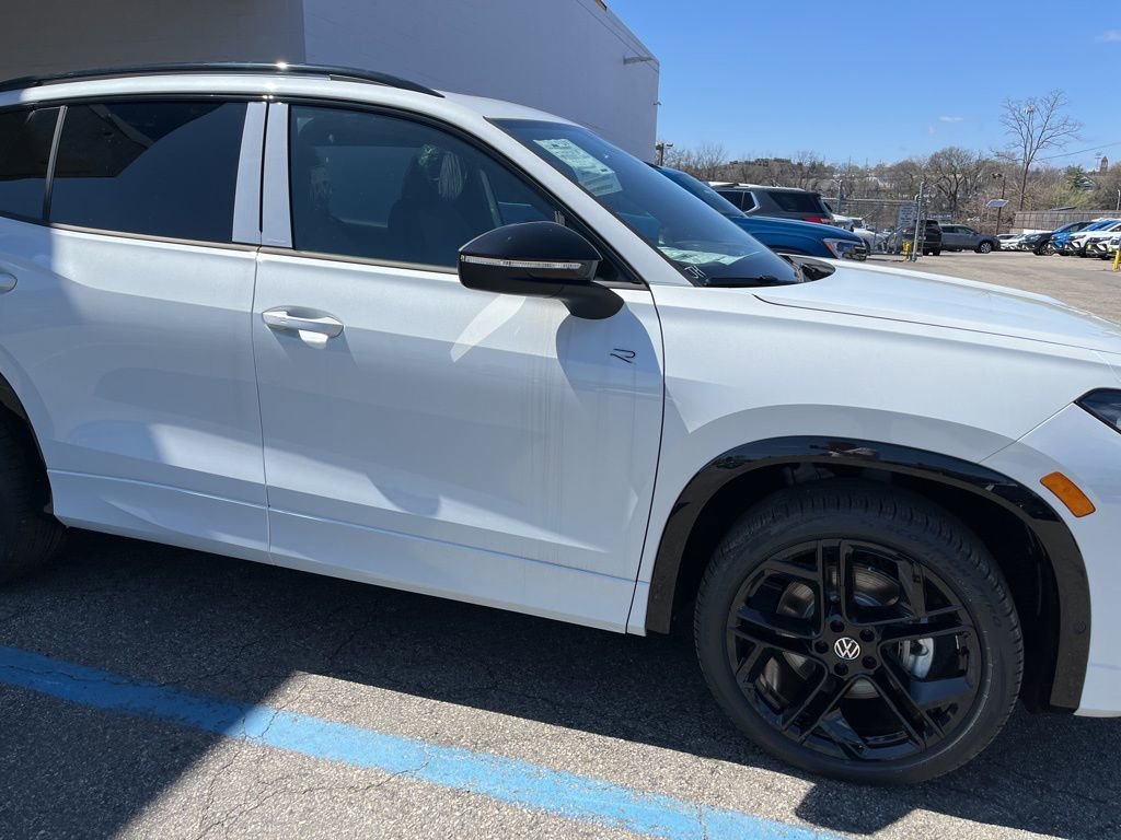 New 2026 Volkswagen Tiguan SE R-Line image 12