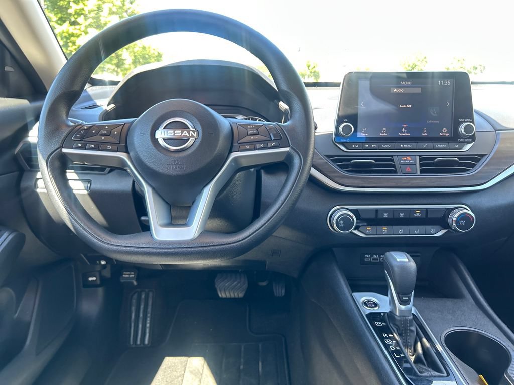 Used 2025 Nissan Altima 2.5 SV FWD image 12