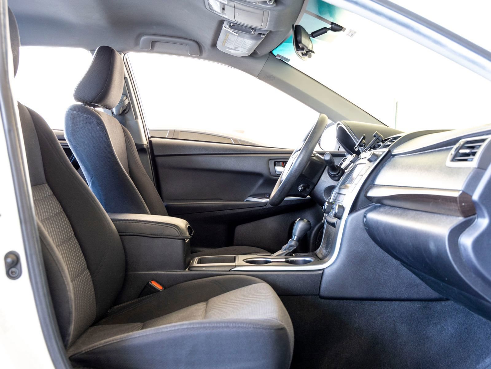 Used 2015 Toyota Camry LE image 25