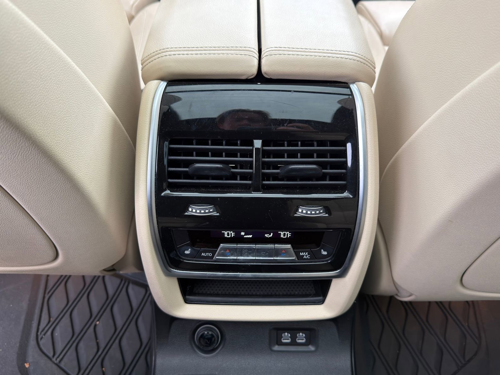 Used 2022 BMW X7 xDrive40i w/ Premium Package image 16