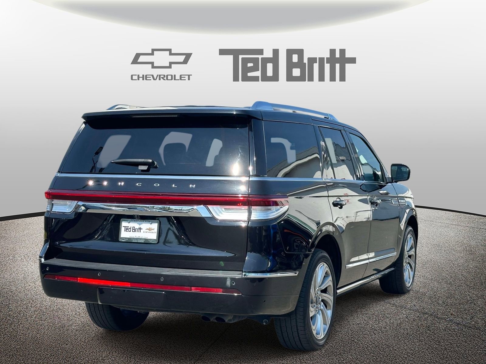 Used 2024 Lincoln Navigator Reserve AWD/4WD image 4