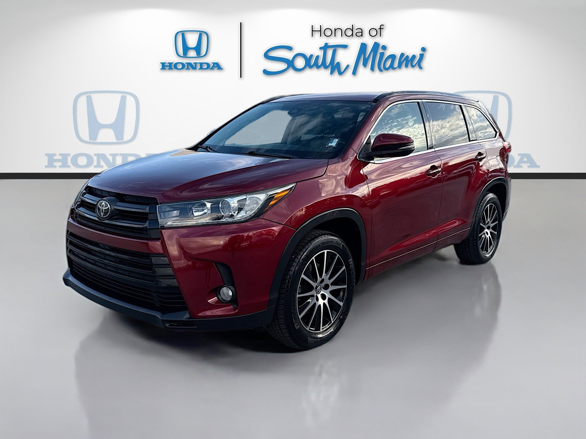 Used 2018 Toyota Highlander SE image 3