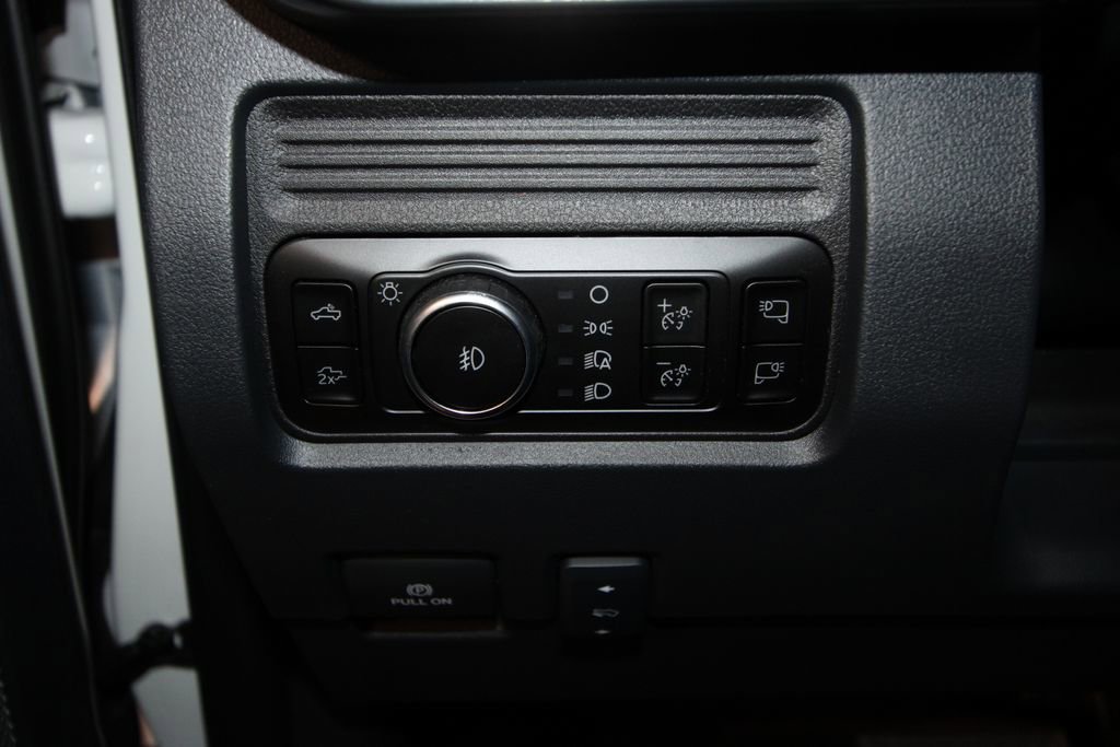 Used 2025 Ford F350 Lariat w/ Black Appearance Package image 10