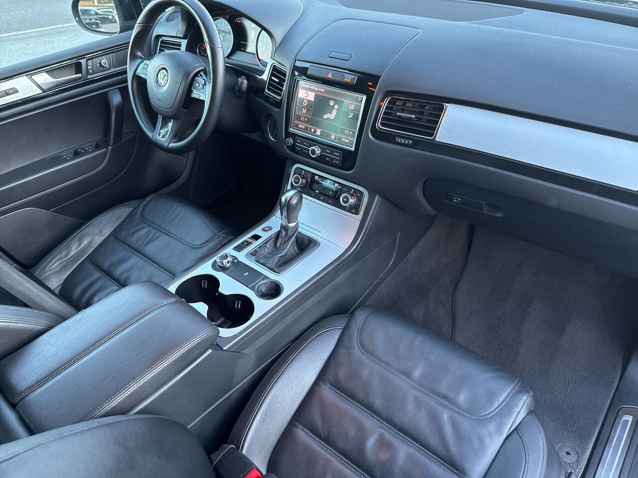 Used 2014 Volkswagen Touareg VR6 image 19