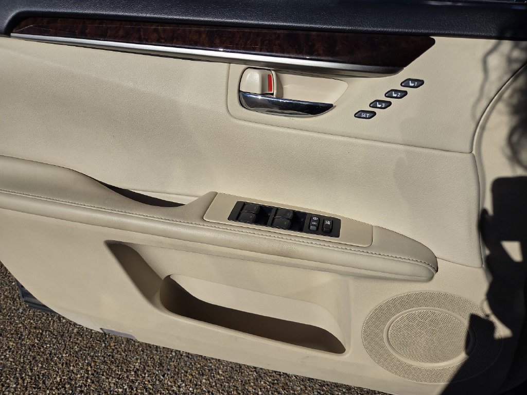 Used 2015 Lexus ES 350 w/ Premium Package FWD image 17