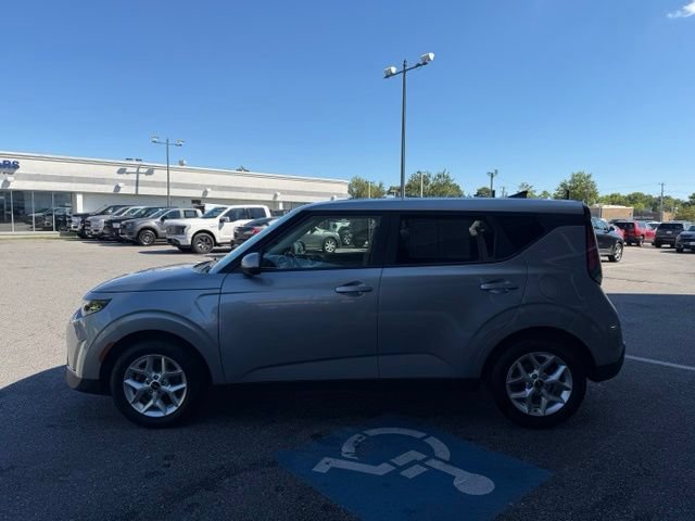 Used 2024 Kia Soul LX w/ Option Group 015 FWD image 27