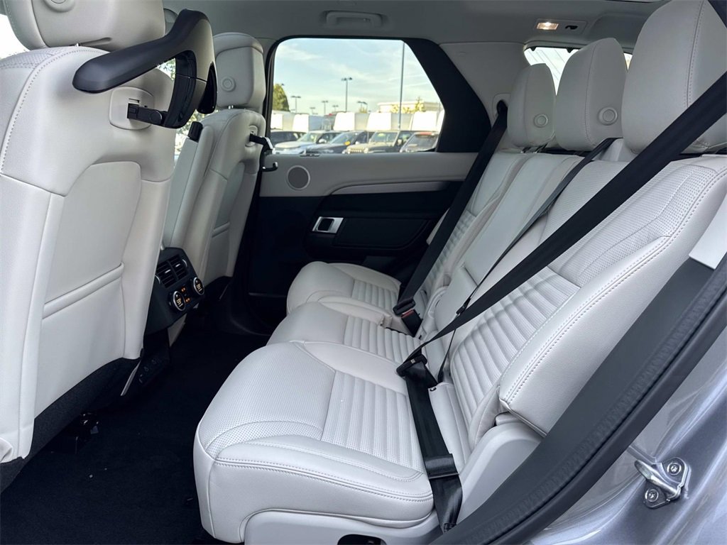 New 2026 Land Rover Discovery Limited Edition image 14