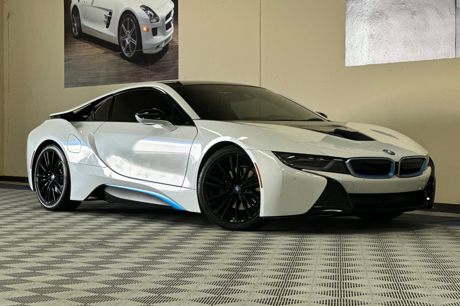 Used 2020 BMW i8 Coupe image 2