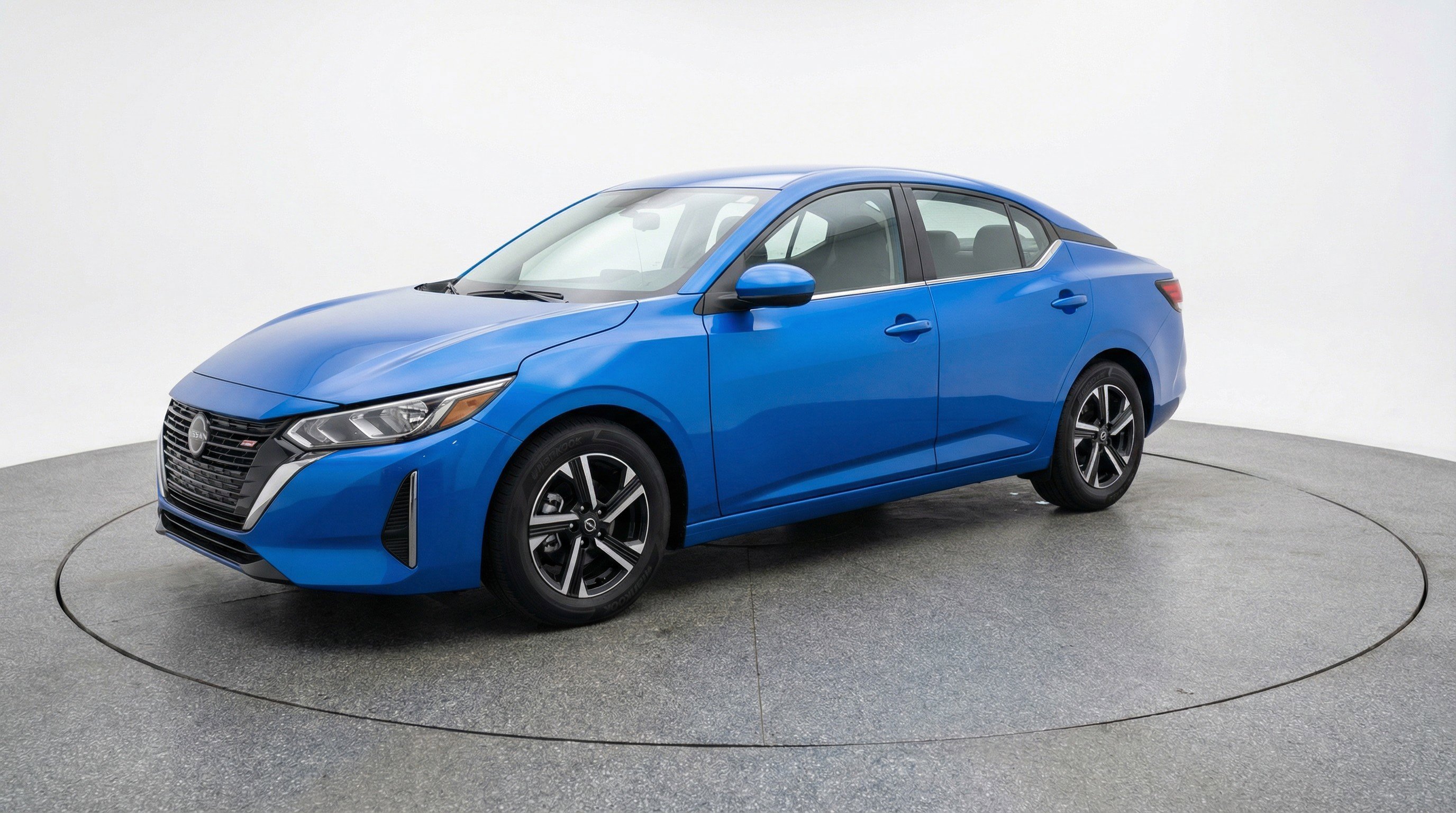 Used 2025 Nissan Sentra SV image 3