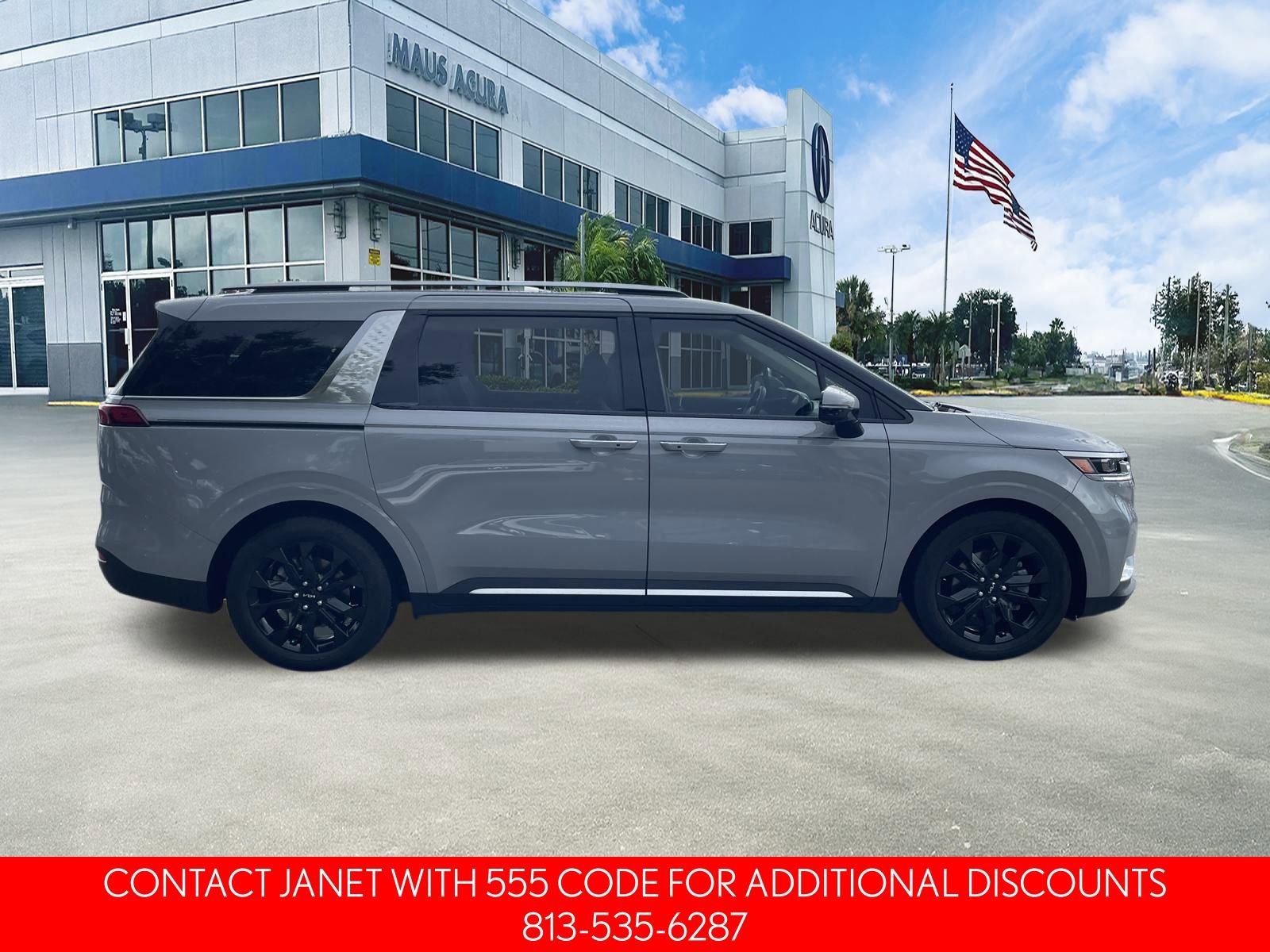 Used 2024 Kia Carnival SX Prestige image 3