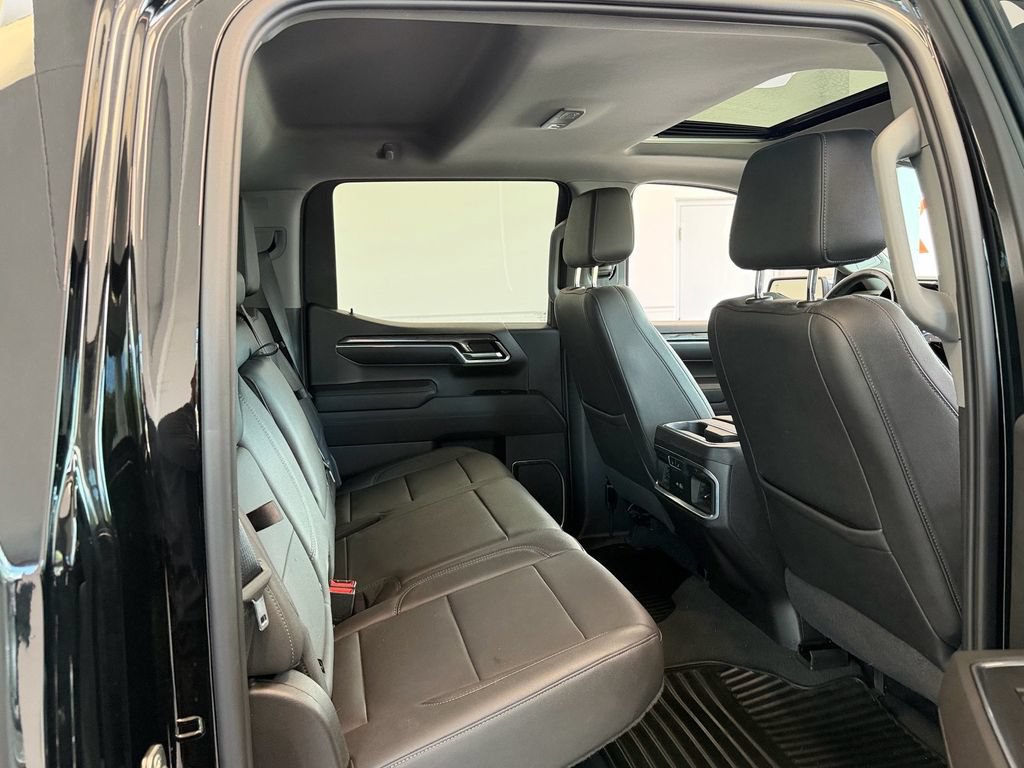 Used 2022 Chevrolet Silverado 1500 LTZ w/ LTZ Premium Package AWD/4WD image 15