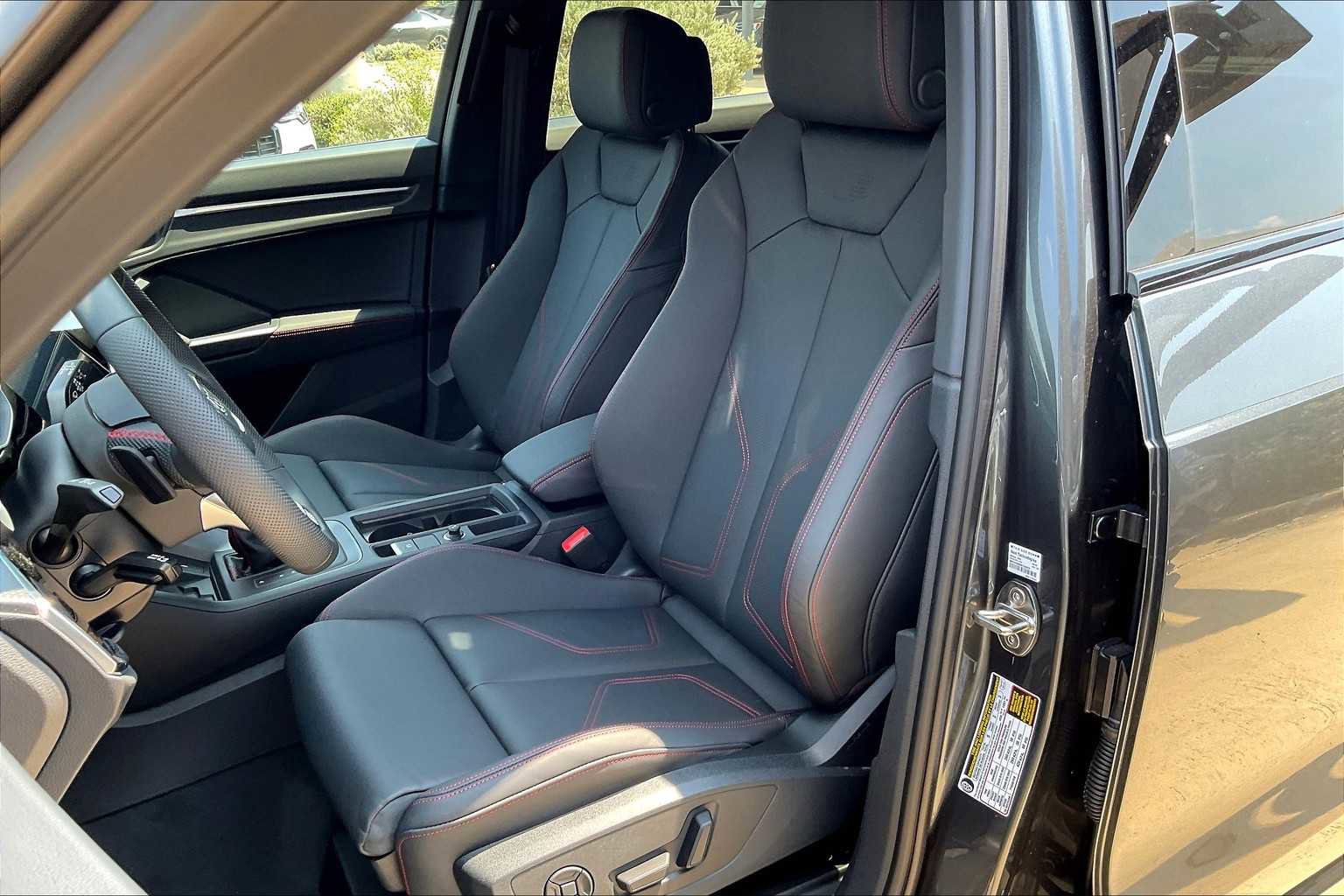 Used 2025 Audi Q3 2.0T Premium Plus w/ Premium Plus Package image 9