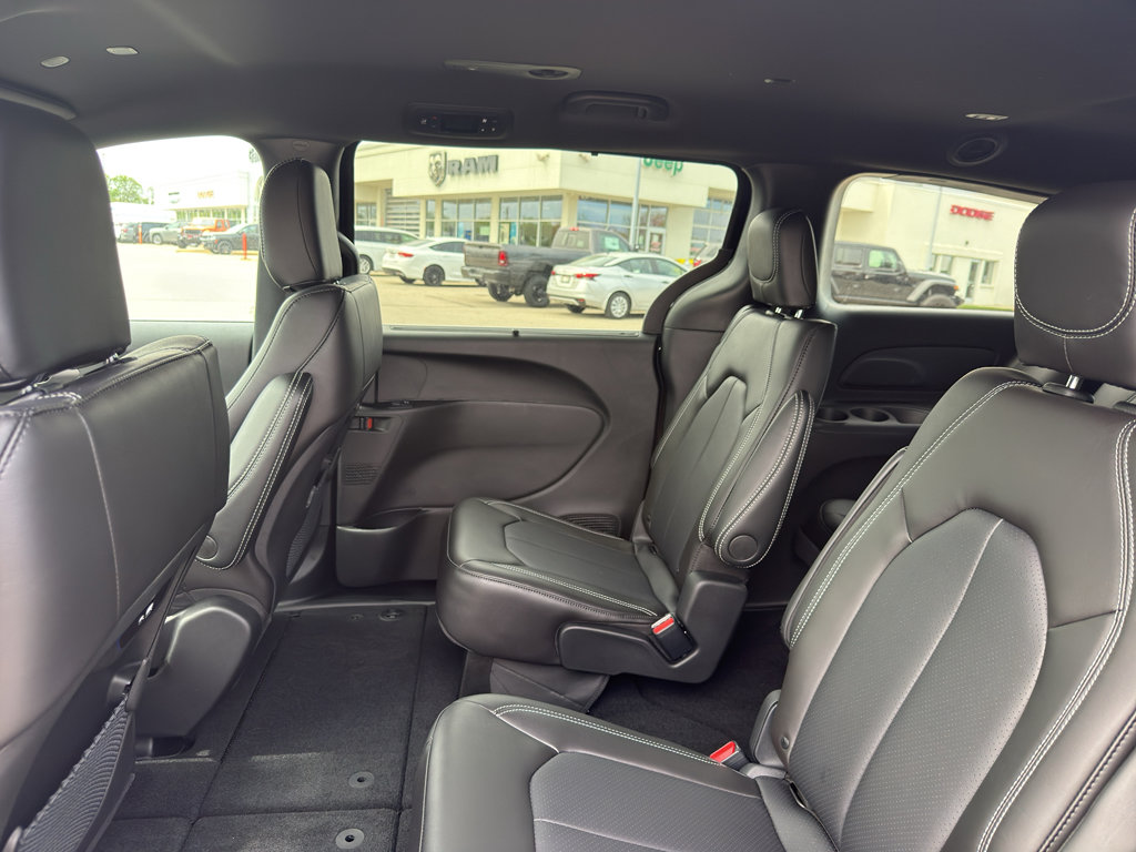 New 2026 Chrysler Pacifica Select FWD image 29
