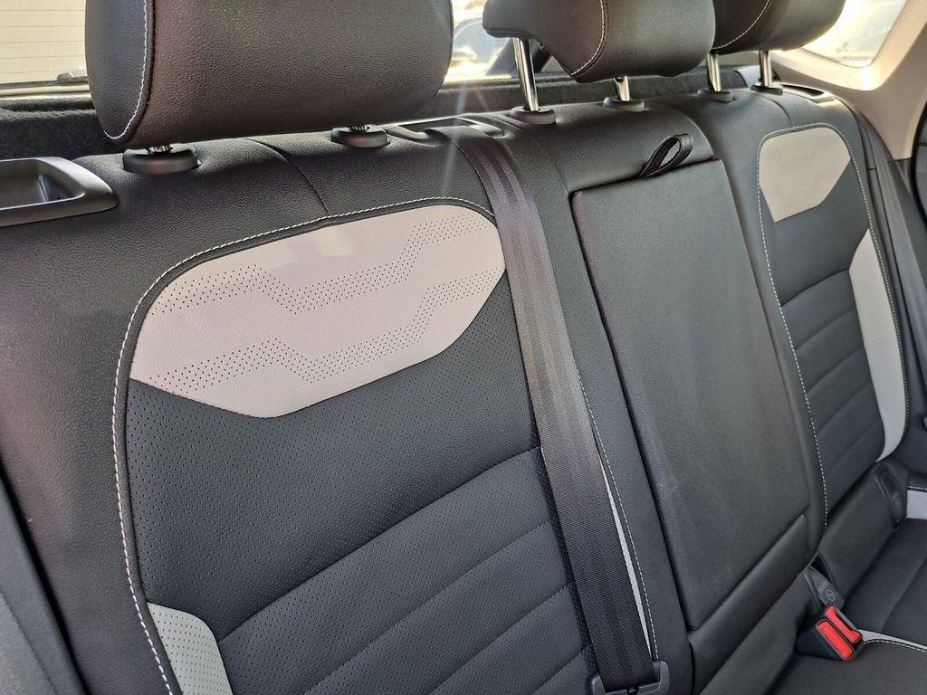 Used 2025 Volkswagen Taos SEL image 21