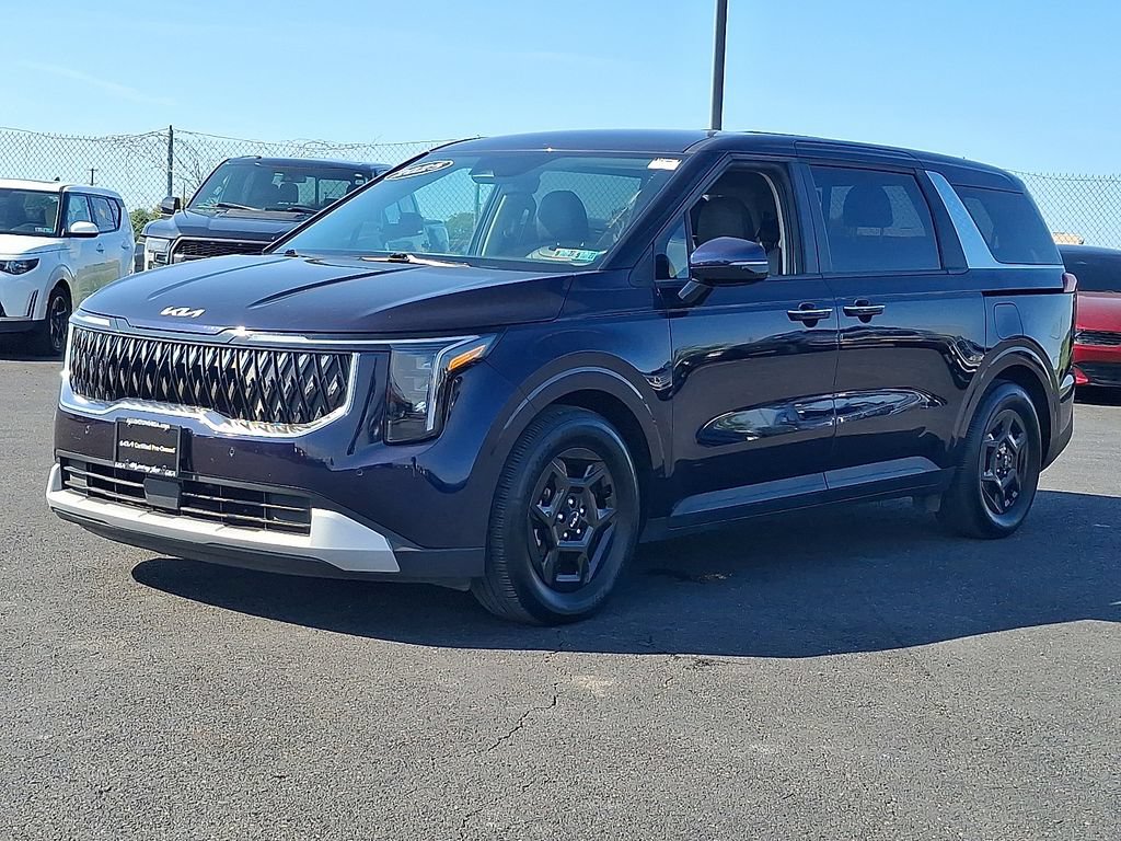 Certified 2025 Kia Carnival FWD image 3