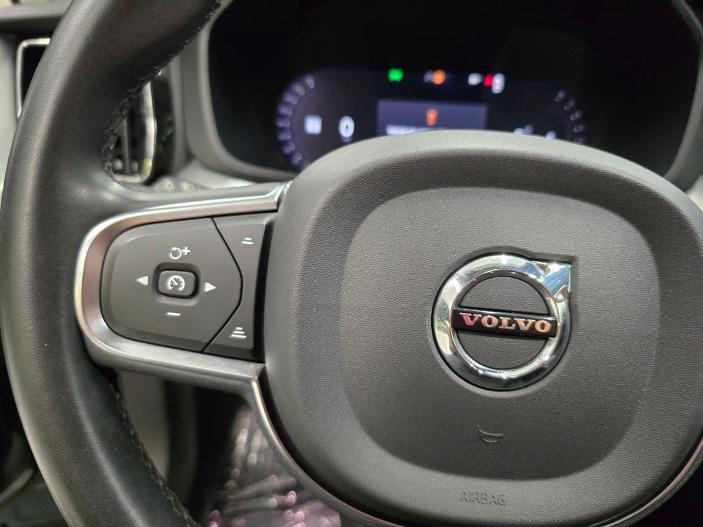 Used 2023 Volvo XC60 B5 Core AWD/4WD image 18