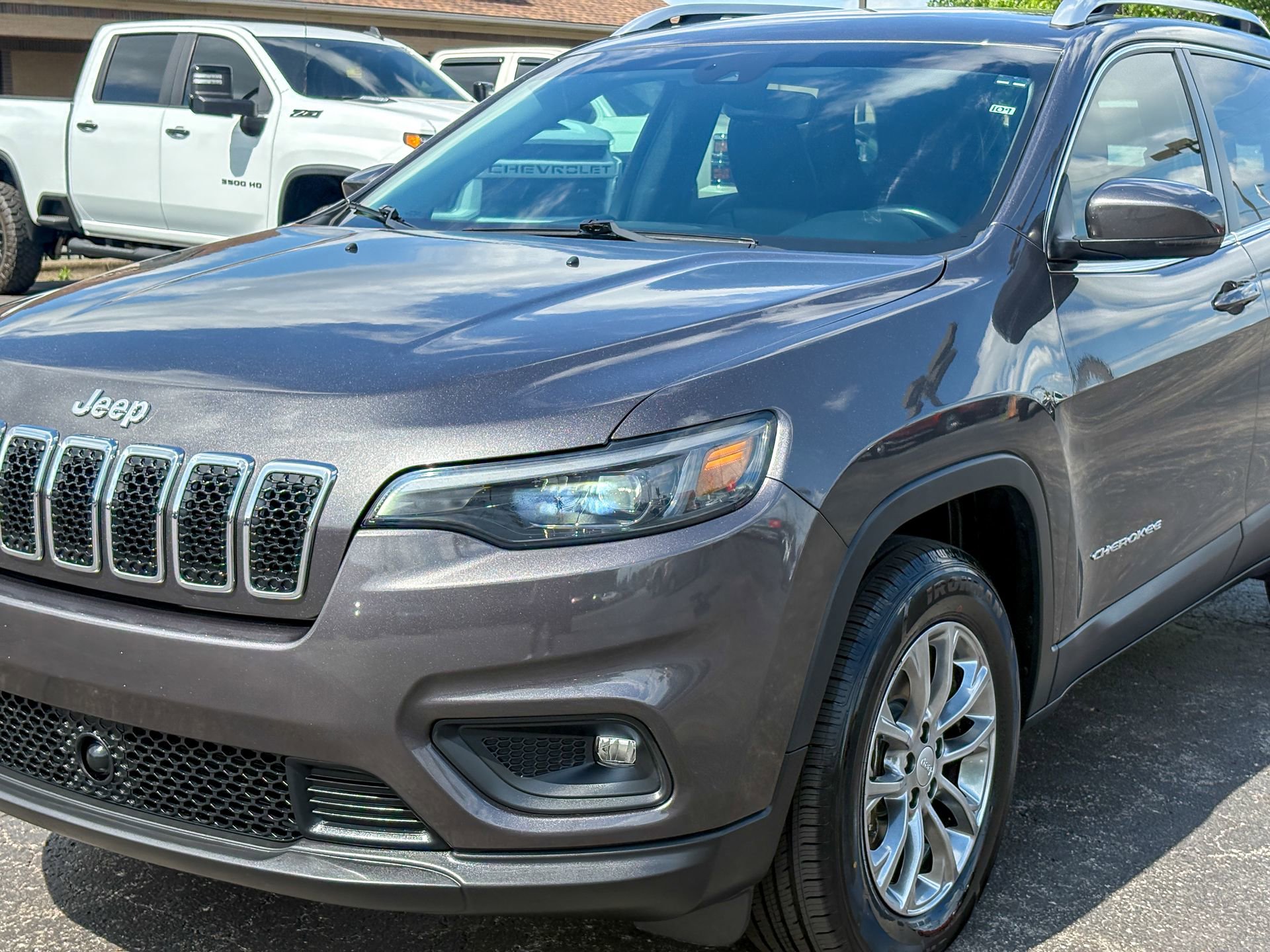 Used 2021 Jeep Cherokee Latitude Plus AWD/4WD image 11