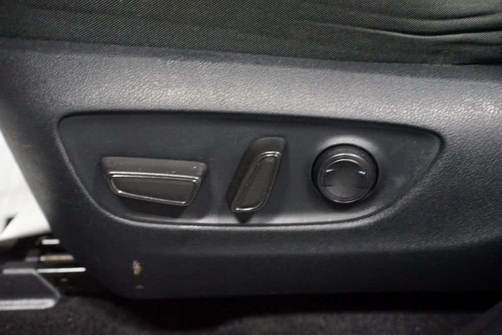 Certified 2025 Toyota RAV4 XLE FWD image 33