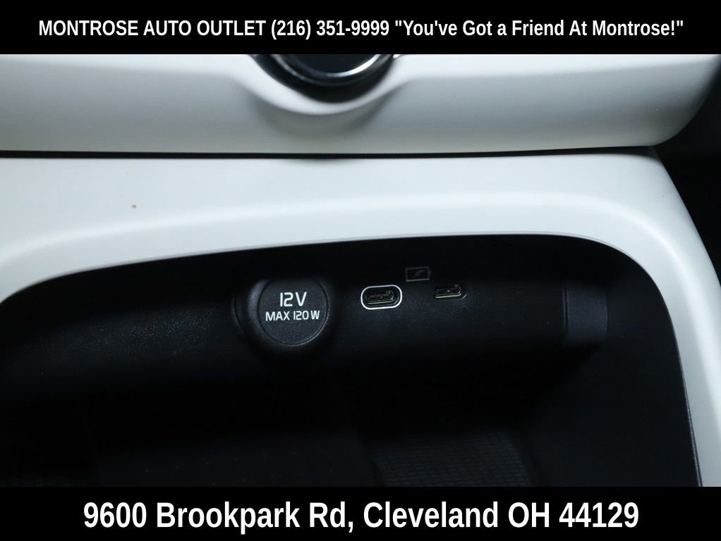 Used 2023 Volvo XC40 B5 Plus w/ Climate Package image 40