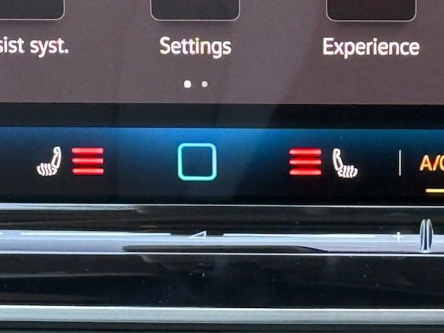 New 2025 Volkswagen Tiguan SE image 22