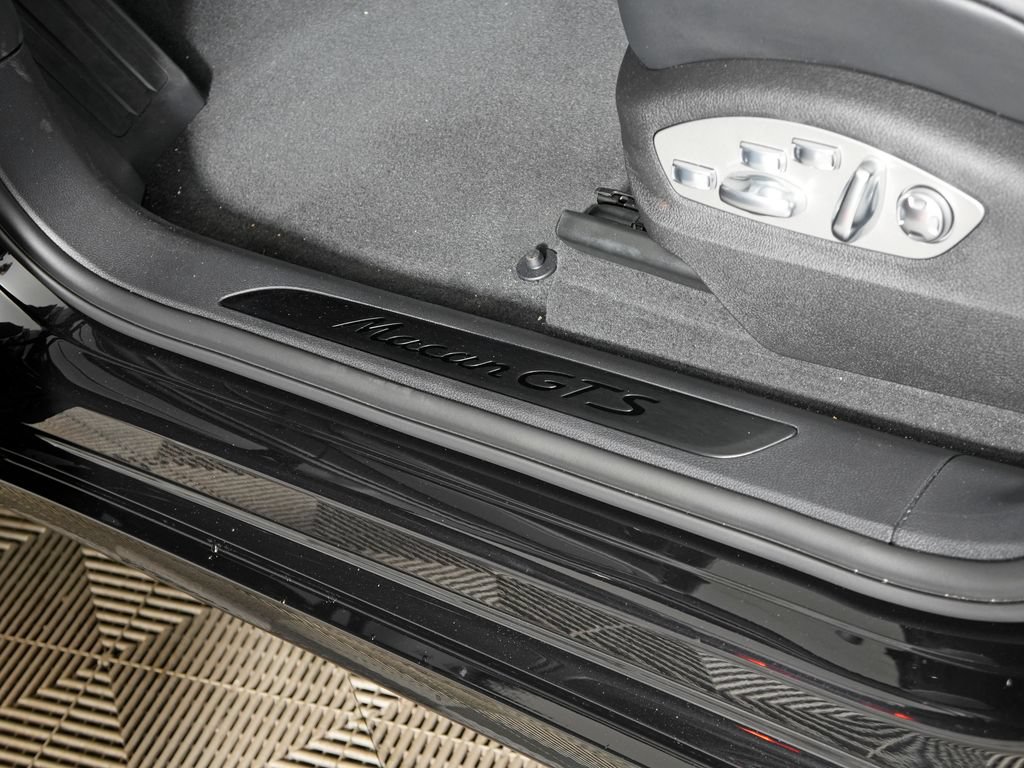 New 2026 Porsche Macan GTS AWD/4WD image 17