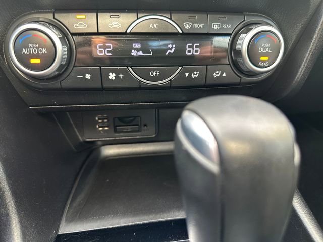 Used 2018 MAZDA MAZDA3 Touring image 16