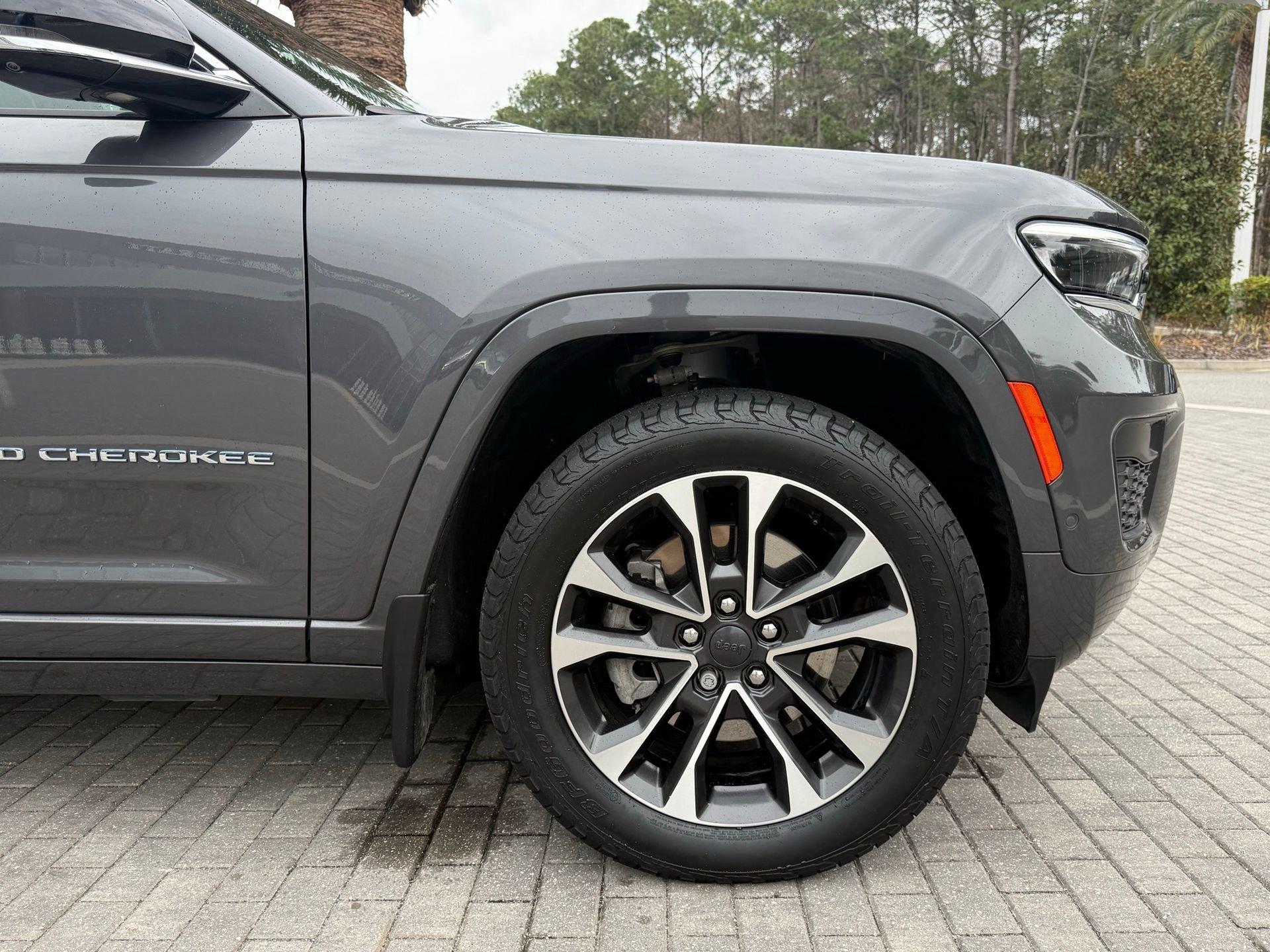 Used 2022 Jeep Grand Cherokee Overland w/ Advanced Protech Group III image 6