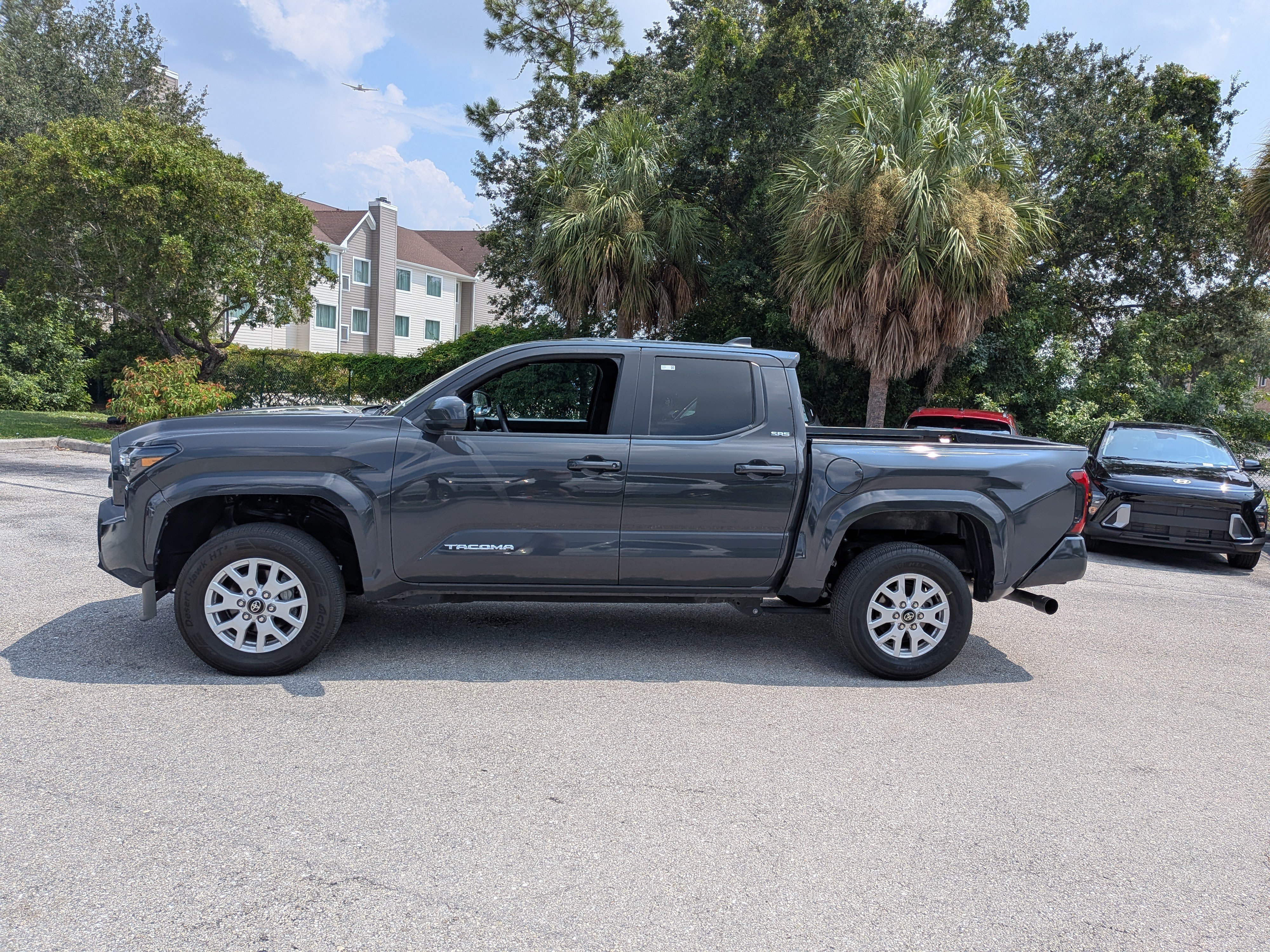 Used 2024 Toyota Tacoma SR5 AWD/4WD image 7