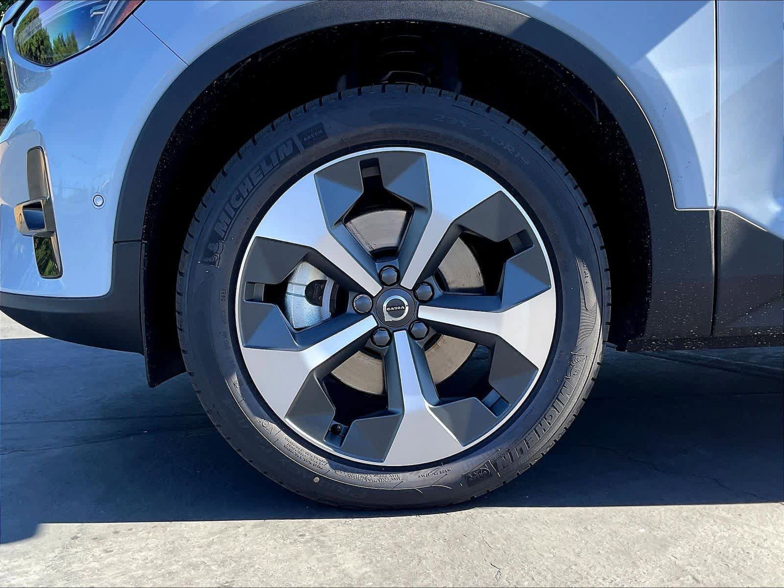 New 2026 Volvo XC40 B5 Plus w/ Protection Package Premier AWD/4WD image 14