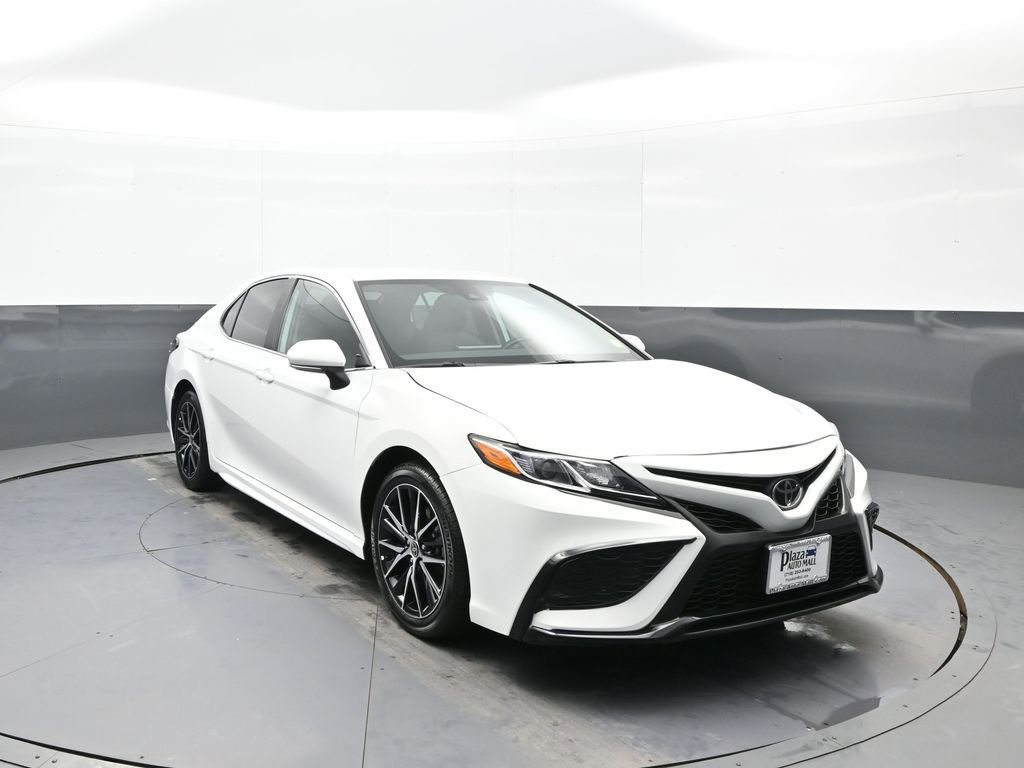 Certified 2023 Toyota Camry SE image 3