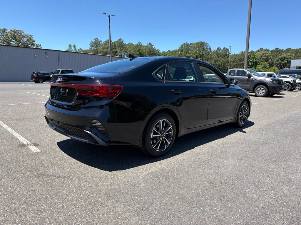 Used 2023 Kia Forte LXS w/ LXS Technology Package FWD image 4