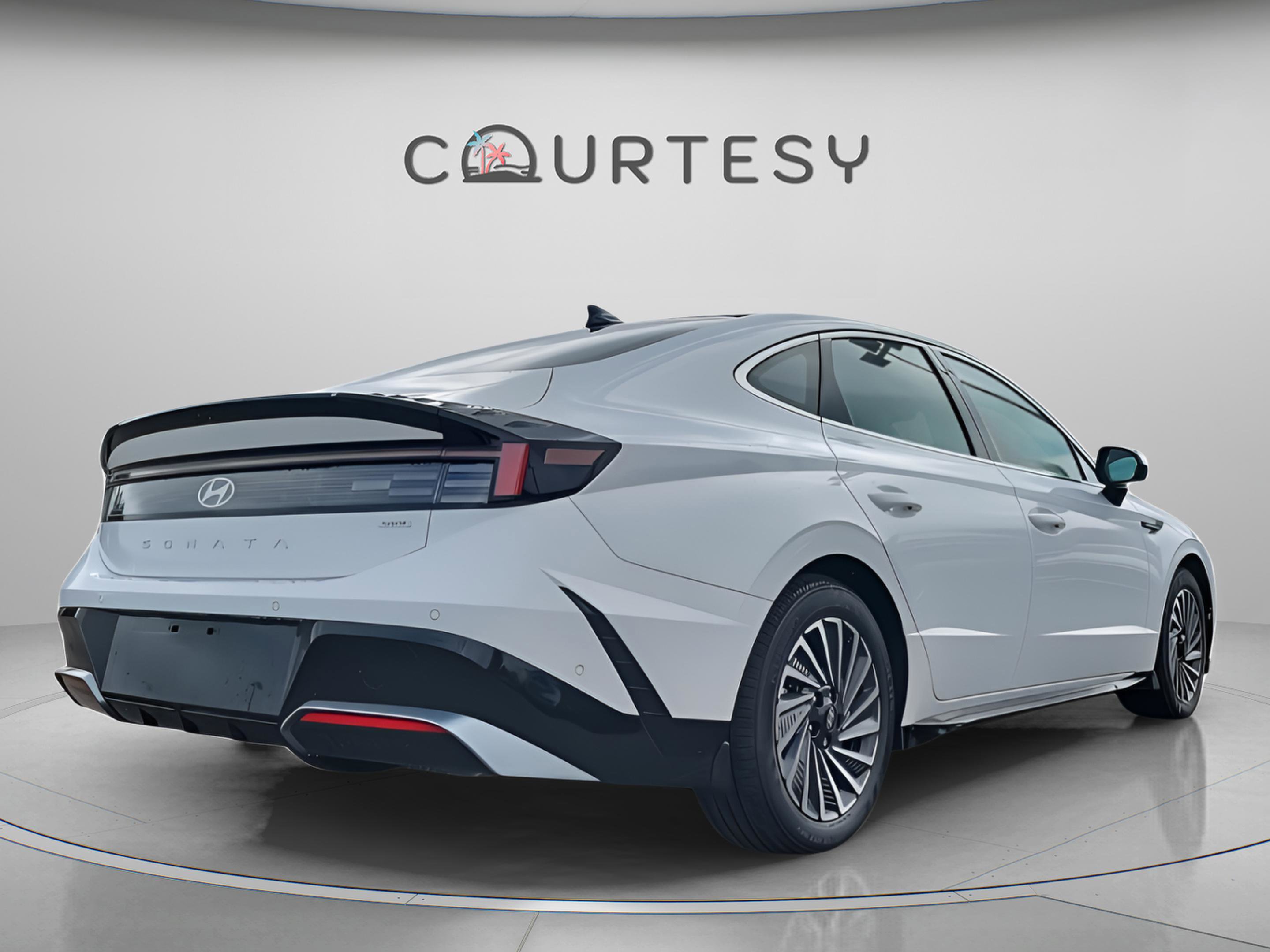 New 2025 Hyundai Sonata Limited image 3