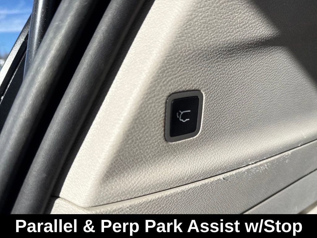 Used 2020 Chrysler Pacifica Touring-L w/ Tire & Wheel Group image 23