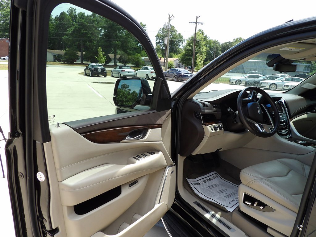 Used 2017 Cadillac Escalade ESV Luxury image 11