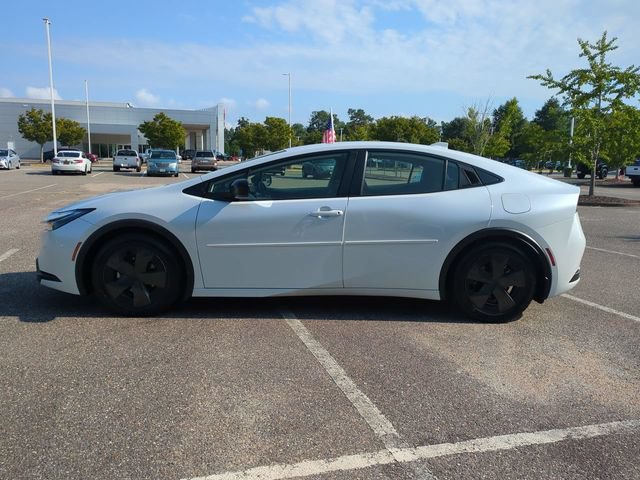 Used 2025 Toyota Prius LE FWD image 7