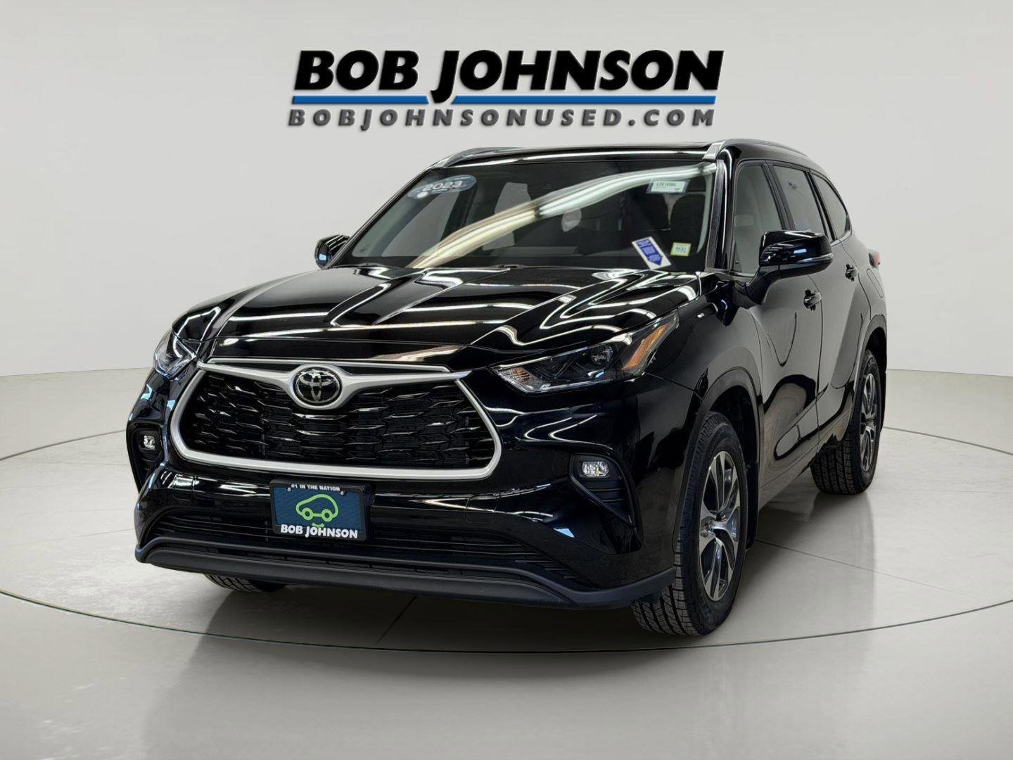 Used 2023 Toyota Highlander XLE AWD/4WD image 3