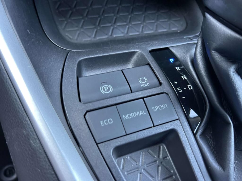 Used 2022 Toyota RAV4 XLE Premium FWD image 16