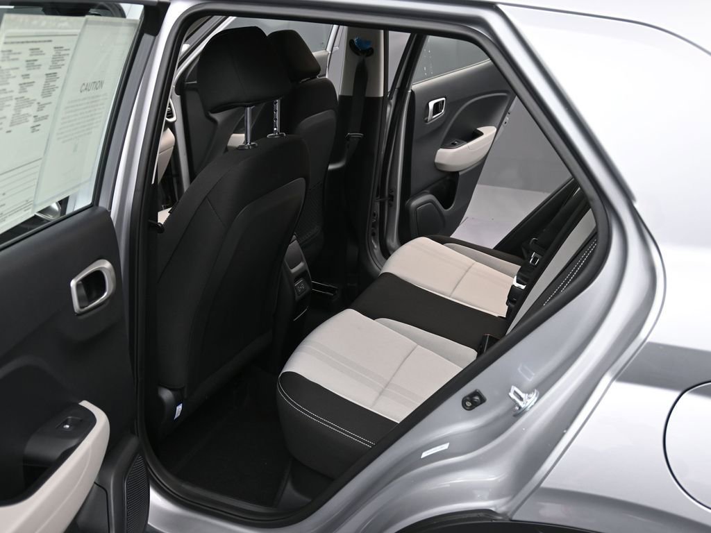 Certified 2025 Hyundai Venue SEL image 12