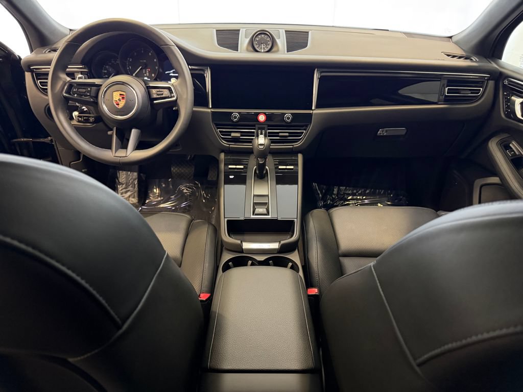 Certified 2026 Porsche Macan AWD/4WD image 17