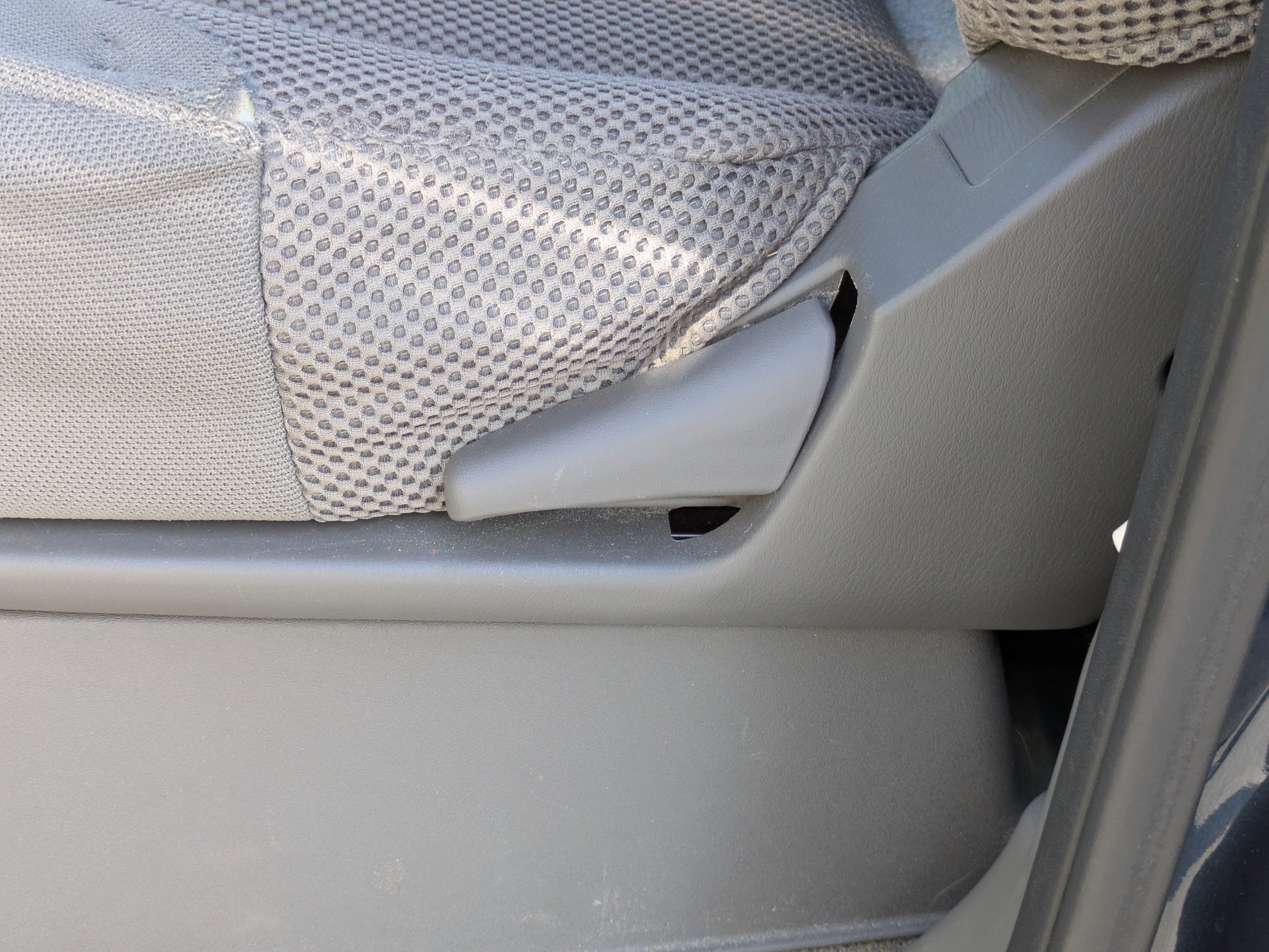 Used 2015 Nissan Frontier SV image 10